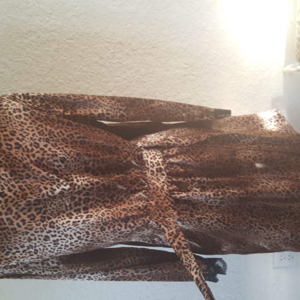 Leopard Print Rode - Picture 6 of 7